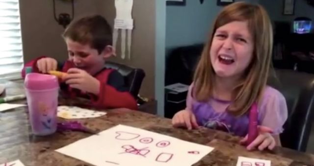 Γονείς λένε στα παιδιά τους ότι τους έφαγαν τα γλυκά του Halloween