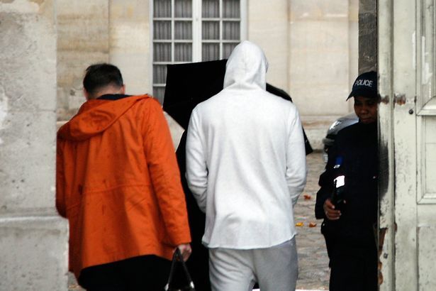 Στο κρατητήριο θα περάσει τη νύχτα ο Μπενζεμά για την υπόθεση εκβιασμού του Βαλμπουενά