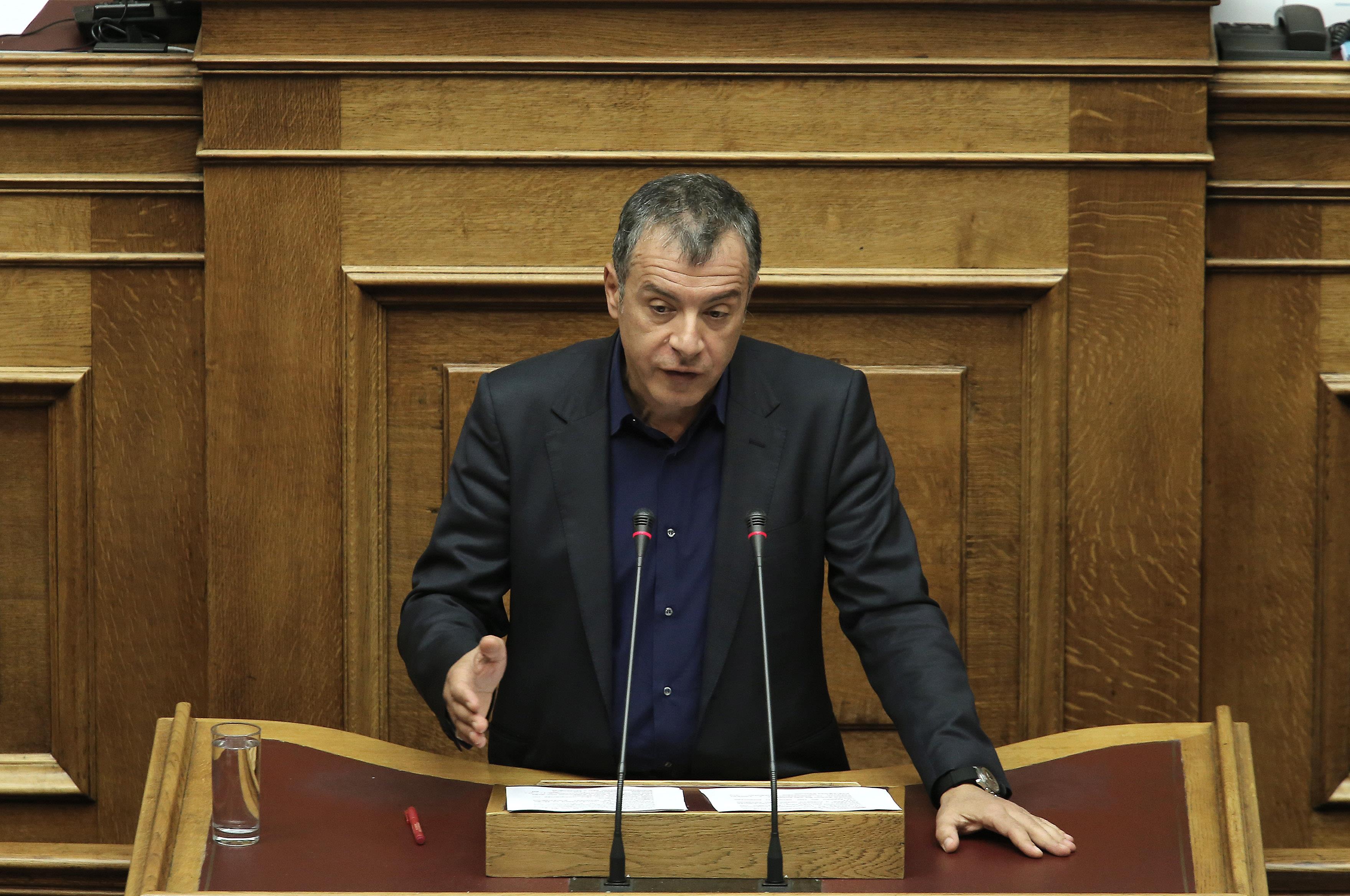 Θεοδωράκης προς κυβέρνηση: Δεν θα στηρίξουμε τα λάθη σας