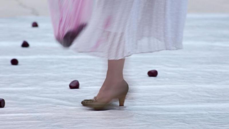 Σε parking χορεύει την «Κυριακή» η ομάδα χορού «Κόκκου Ροιής»