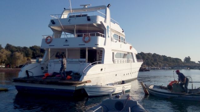 Λέσβος: Με πολυτελή θαλαμηγό έφτασαν περισσότεροι από 300 πρόσφυγες