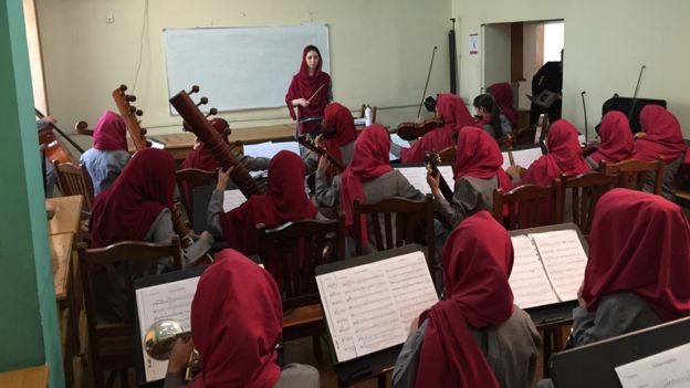 Η πρώτη γυναίκα-μαέστρος του Αφγανιστάν