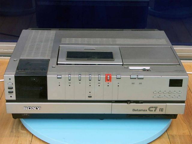 Σαράντα χρόνια μετά, η Sony εγκαταλείπει το Betamax