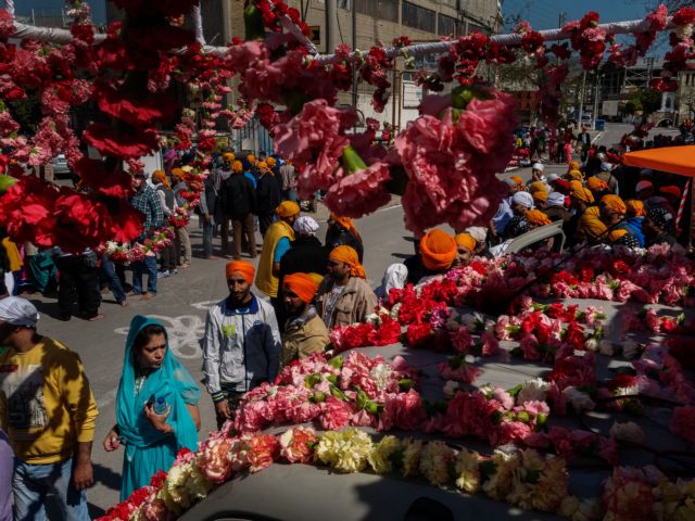 Τ(ρ)όποι λατρείας στην Αθήνα μέσα από τον φακό του Τάσου Βρεττού