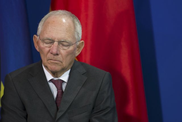 Σόιμπλε: Η χαλαρή νομισματική πολιτική ενέχει κινδύνους