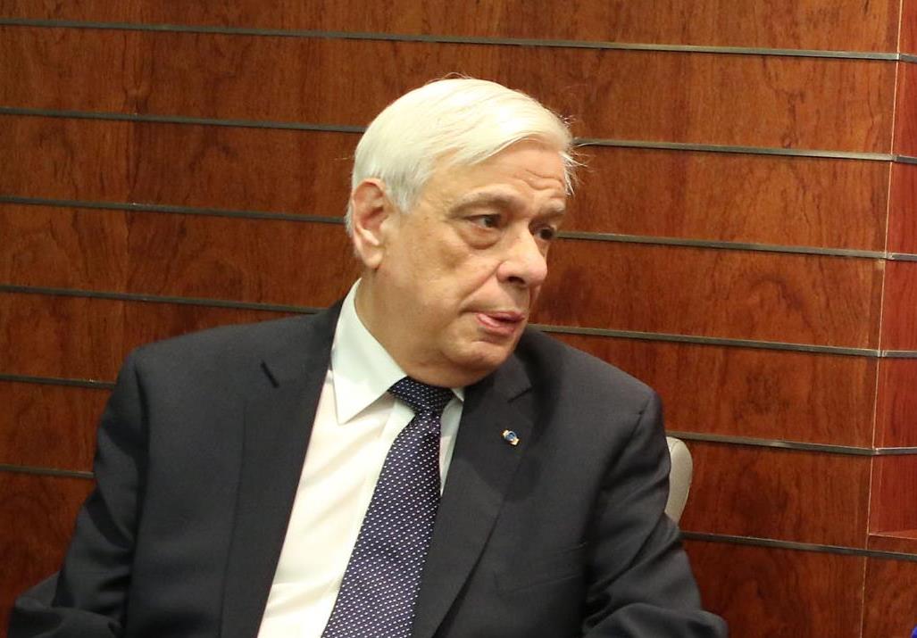 Η διακριτική επίσκεψη του Προέδρου στον τάφο του Τάσσου Παπαδόπουλου