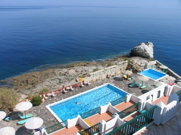 Το in.gr και ο Βασίλης Μαυρογεωργίου σάς ταξιδεύουν στην Ικαρία!