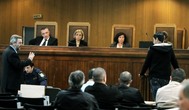 Αντεγκλήσεις στη δίκη της Χρυσής Αυγής