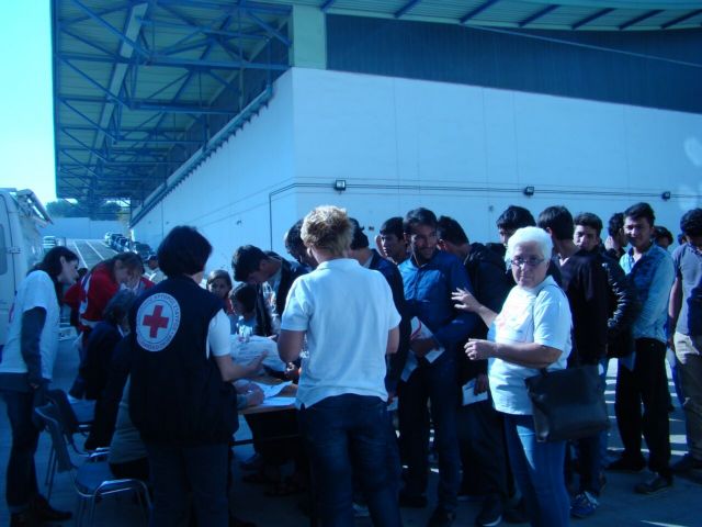 Διανομή υλικού σε μετανάστες και πρόσφυγες σε Ελαιώνα και Γαλάτσι