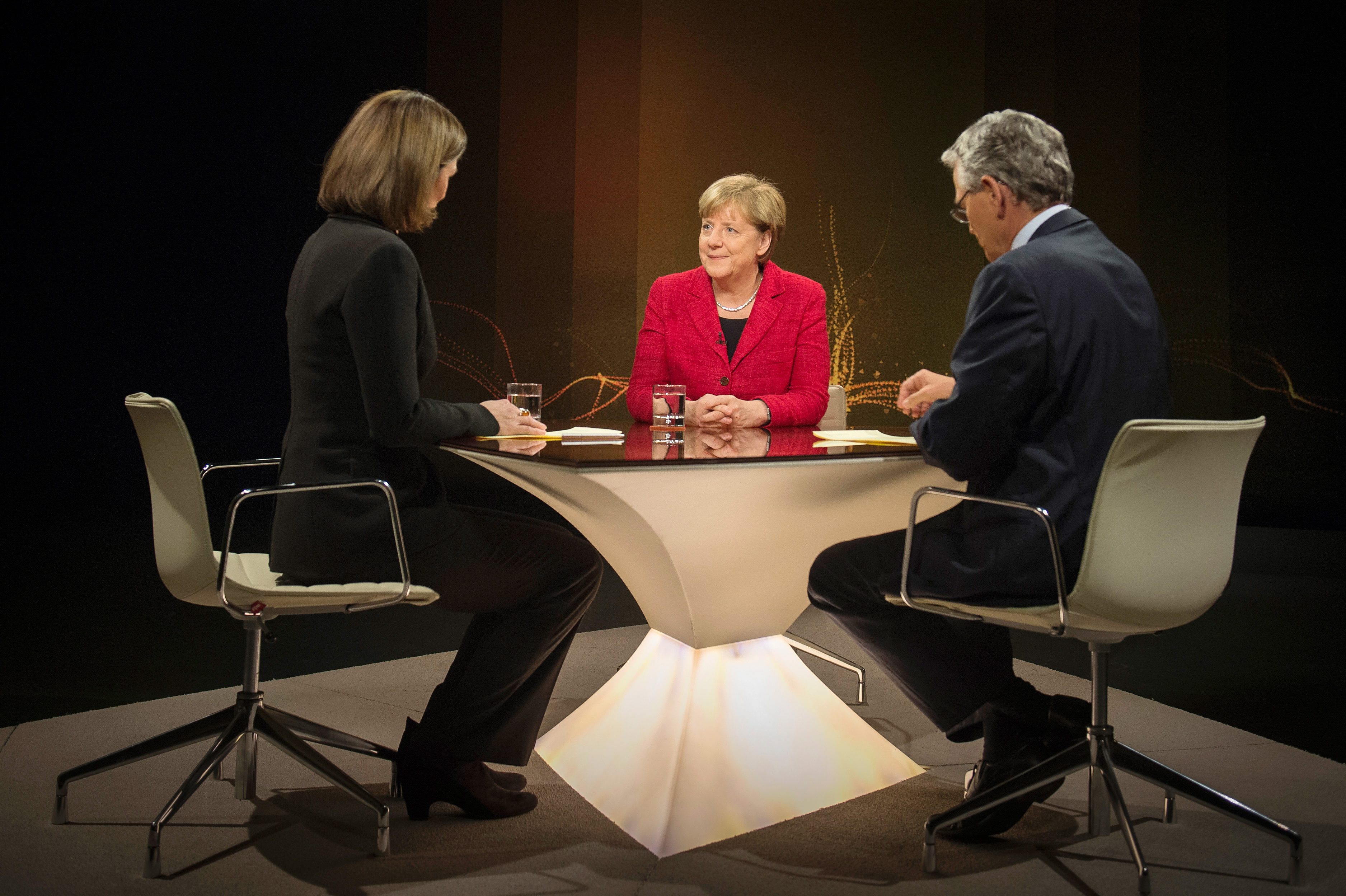 Μέρκελ: Να αποκατασταθεί η νομιμότητα μεταξύ Ελλάδας και Τουρκίας στο Αιγαίο