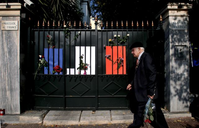 Τελετή για τα θύματα του Παρισιού στο Προεδρικό Μέγαρο