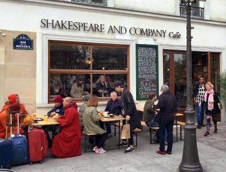 «Κερδισμένος» από τις επιθέσεις στο Παρίσι βγαίνει ο… Χέμινγουεϊ