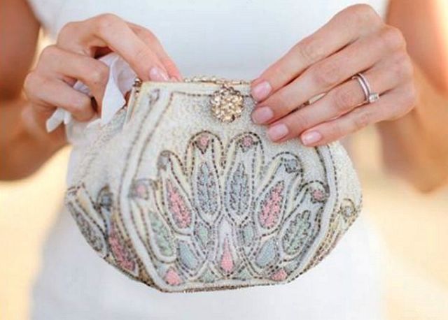 Ποιος πληρώνει τη νύφη και ποιoς τον γαμπρό;