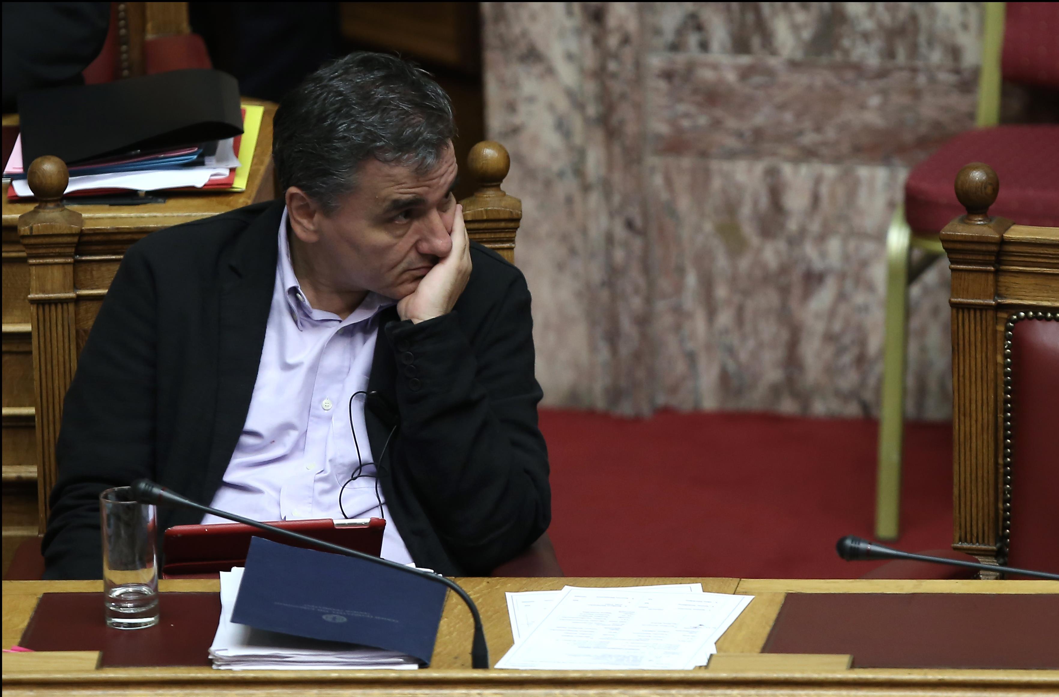 Προϋπολογισμός: Ύφεση 0,7% και μέτρα ύψους 5,7 δισ. ευρώ το 2016