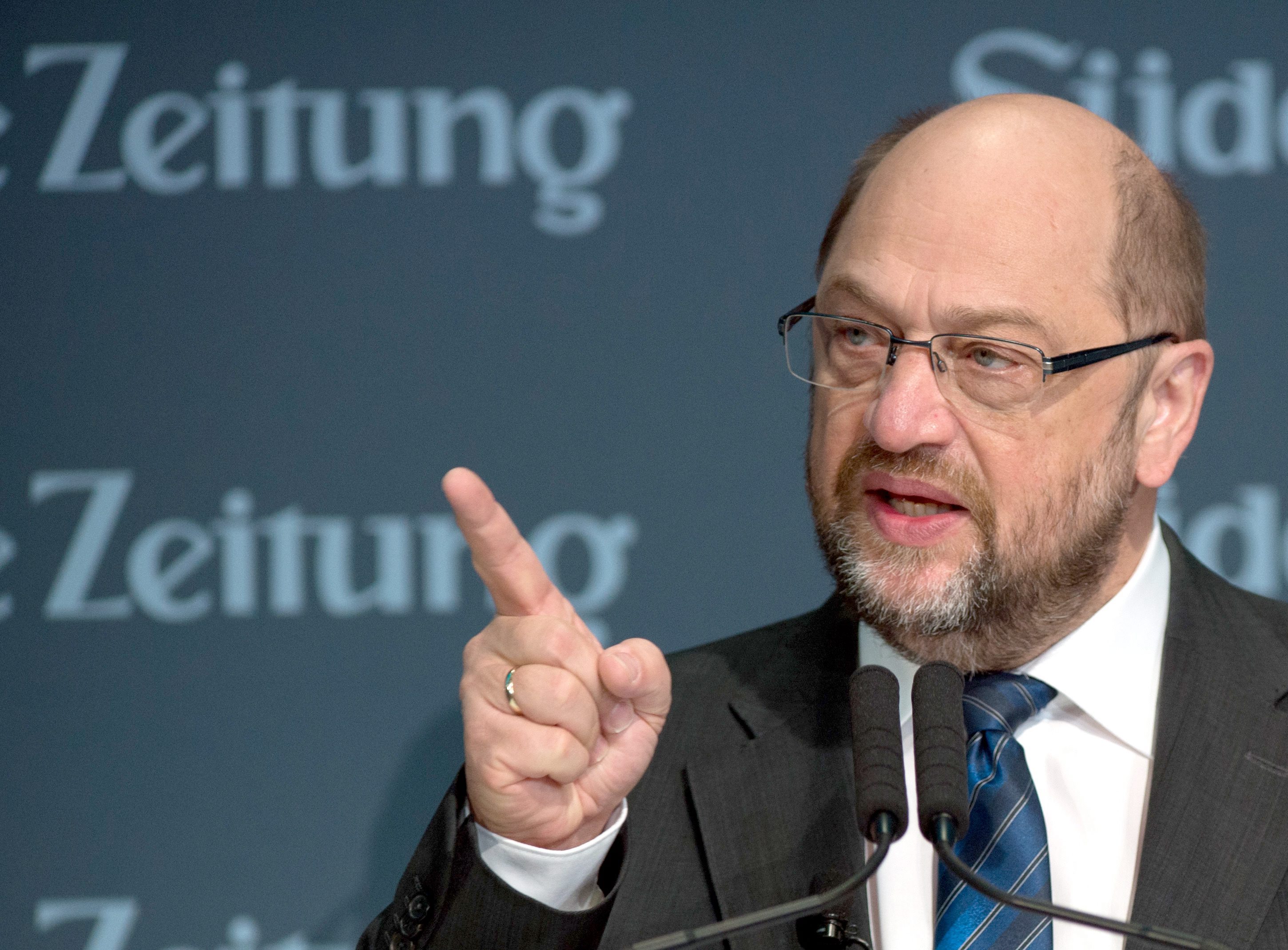 «Καρφώνει» ο Σουλτς τον Σόιμπλε για προσφυγικό και Σύμφωνο Σταθερότητας