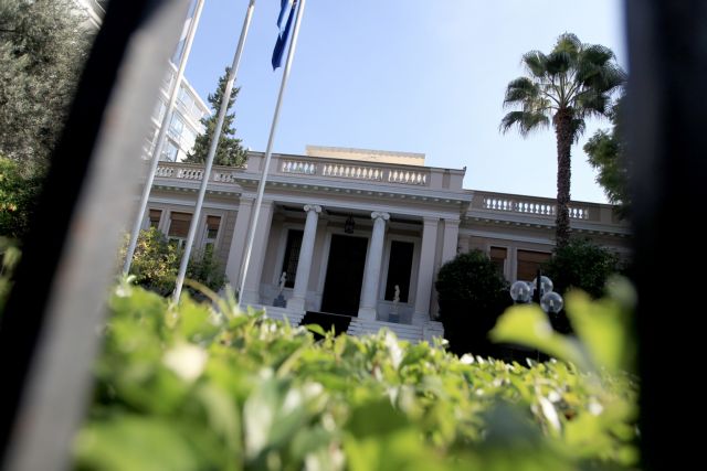 Σύσκεψη στο Μαξίμου για το προσφυγικό με επίκεντρο τα hot spot