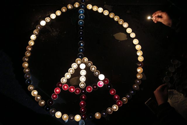 Τρεις συλλήψεις υπόπτων στην Τουρκία για τις επιθέσεις στο Παρίσι