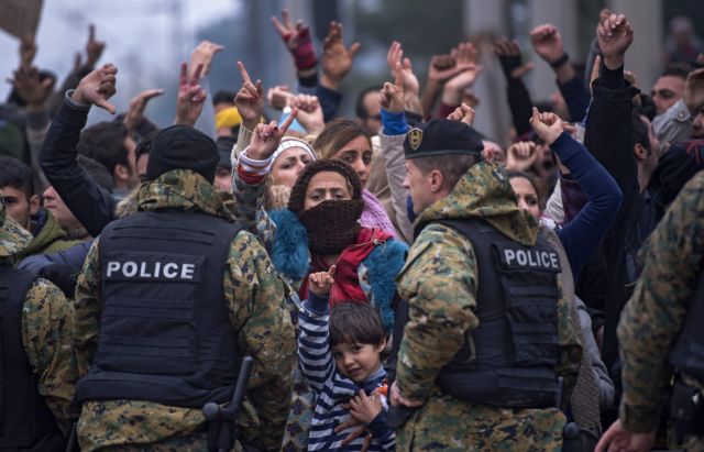 Τις 2.000 φτάνουν οι εγκλωβισμένοι στην ουδέτερη ζώνη με την ΠΓΔΜ