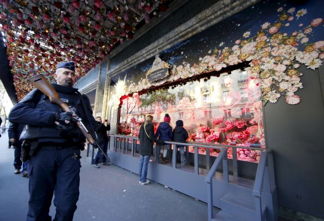 Συναγερμός στο Παρίσι μετά τον εντοπισμό ζώνης με εκρηκτικά