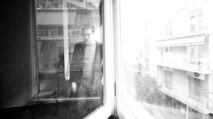 Η παράσταση «Μπέκετ _Παράθυρο» σε σπίτι του κέντρου της Αθήνας