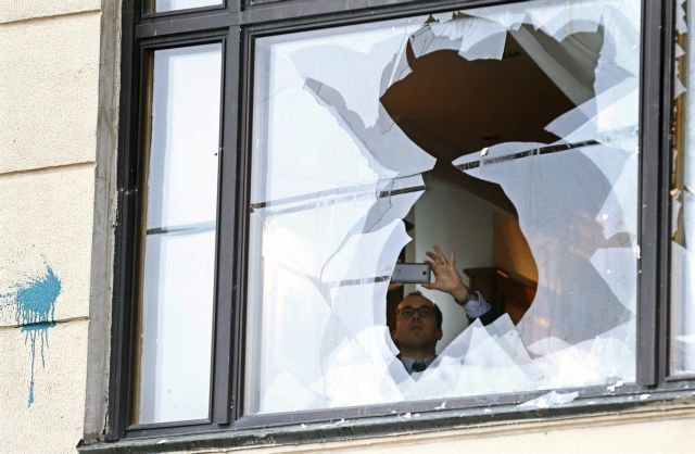 Πέτρες και σπασμένα παράθυρα στην τουρκική πρεσβεία στη Μόσχα