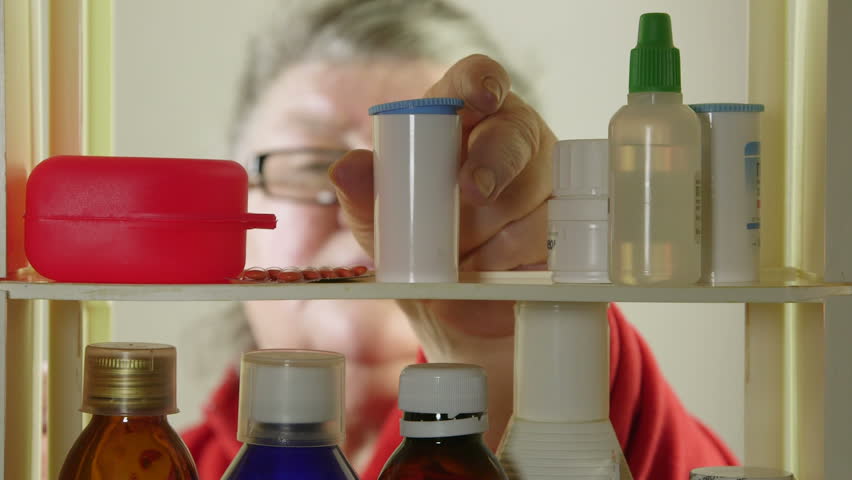 ΚΕΕΛΠΝΟ: Αντιβιοτικά χωρίς συνταγή γιατρού παίρνουν οι Έλληνες