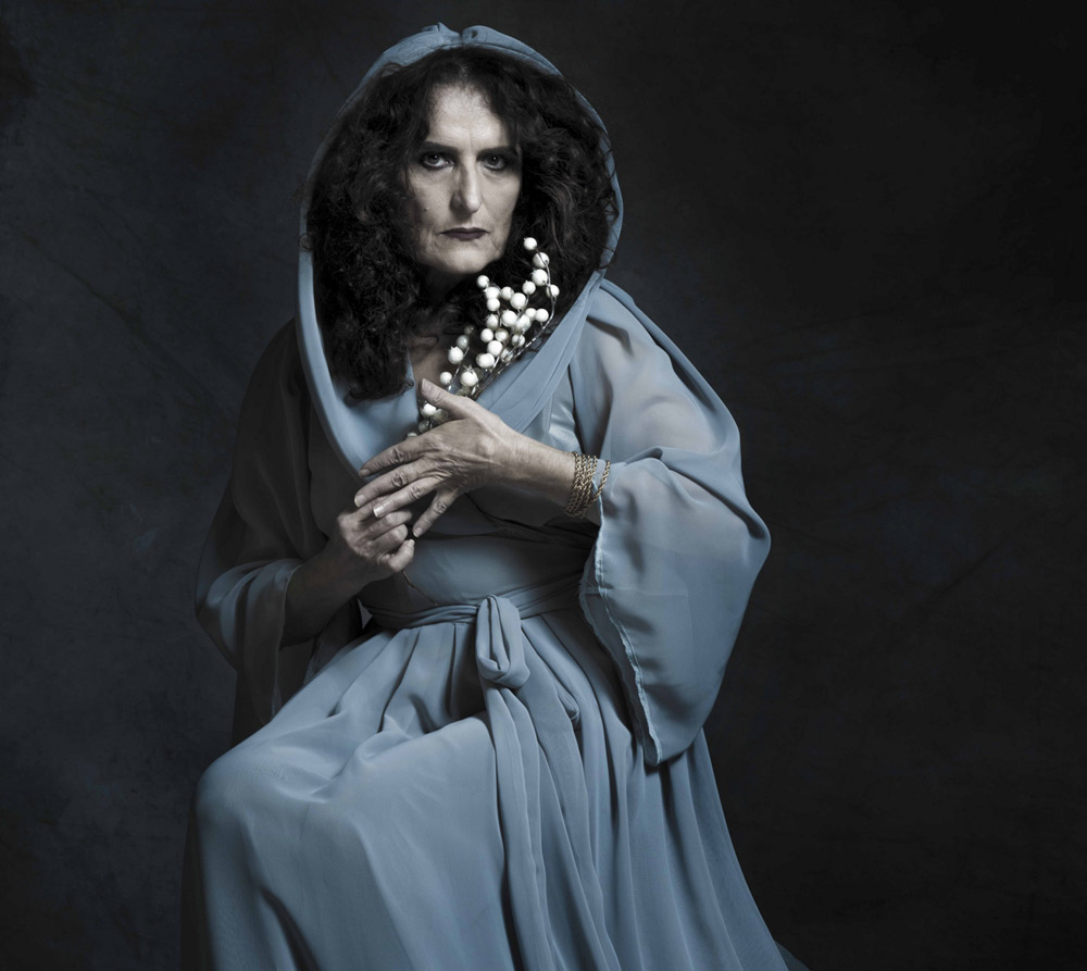 «Καρφίτσες στα γόνατα» με τη Σοφία Φιλιππίδου – Προσκλήσεις