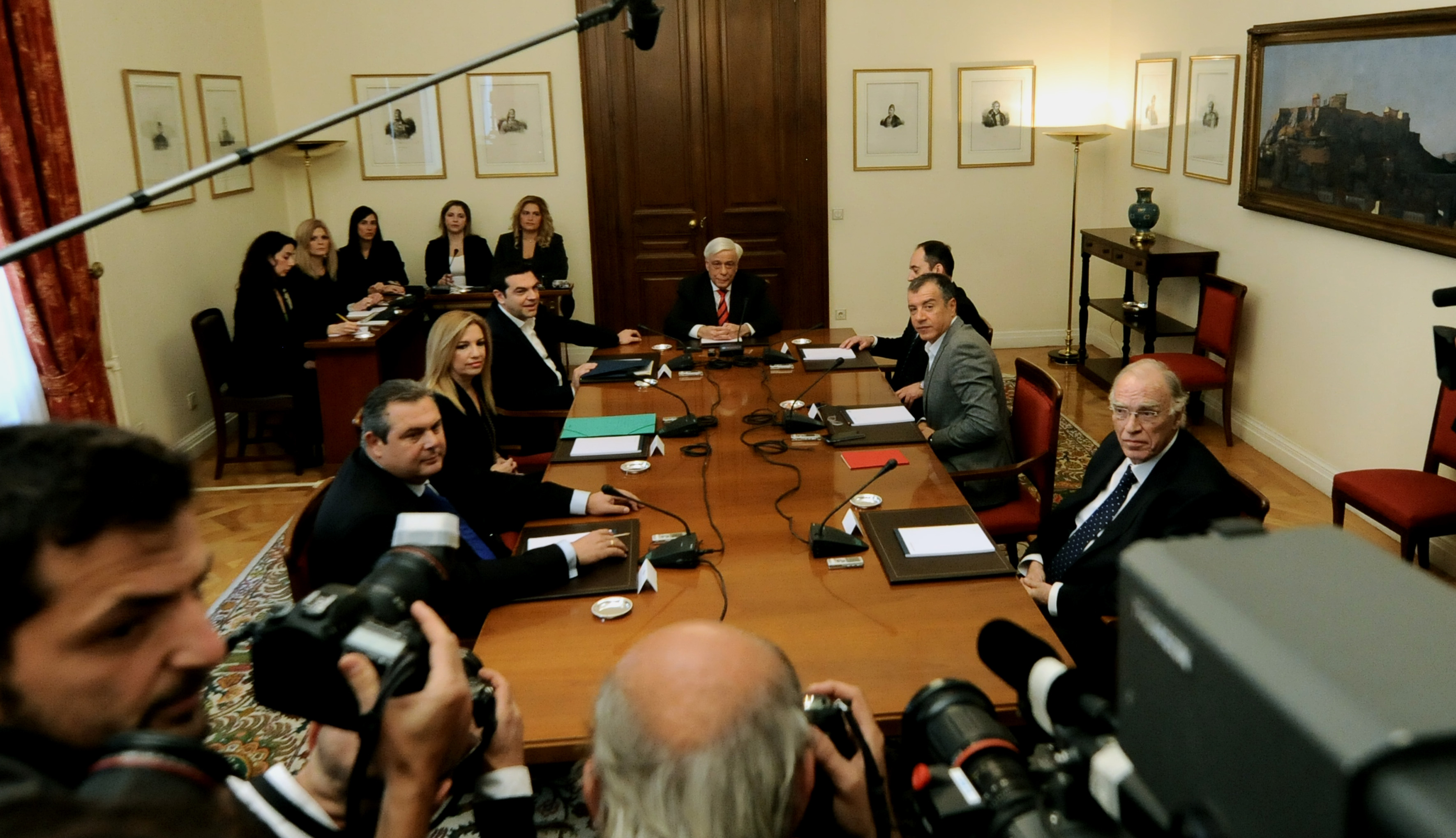 Κυβέρνηση: Κατώτερη των περιστάσεων η αντιπολίτευση