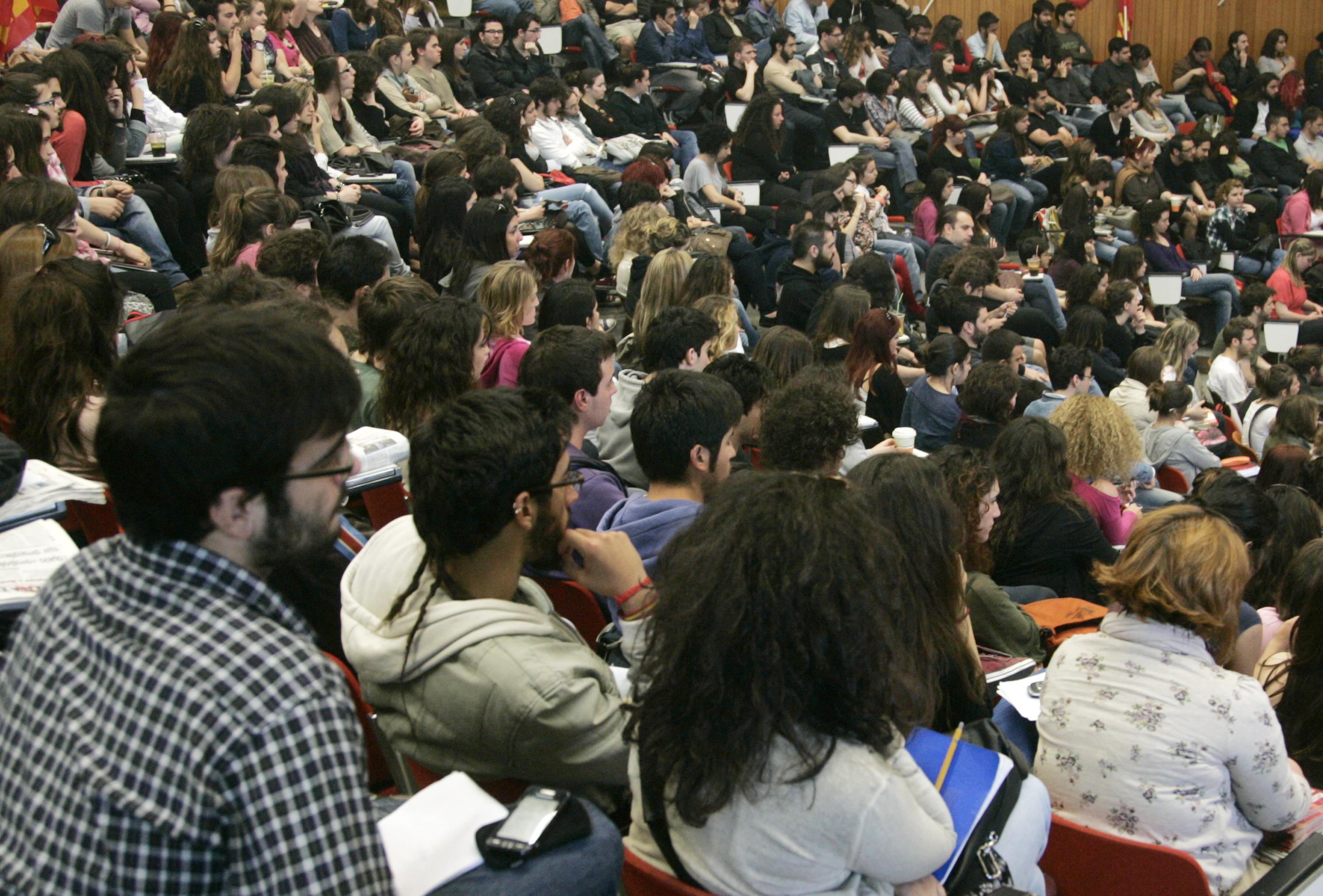 Κατάληψη στο Ίδρυμα Νεολαίας και Διά Βίου Μάθησης για τη στέγαση φοιτητών