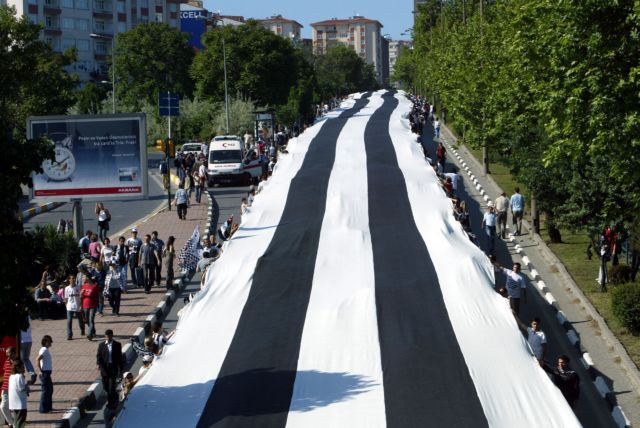 Αθωώθηκαν 35 οπαδοί της Μπεσίκτας για απόπειρα πραξικοπήματος