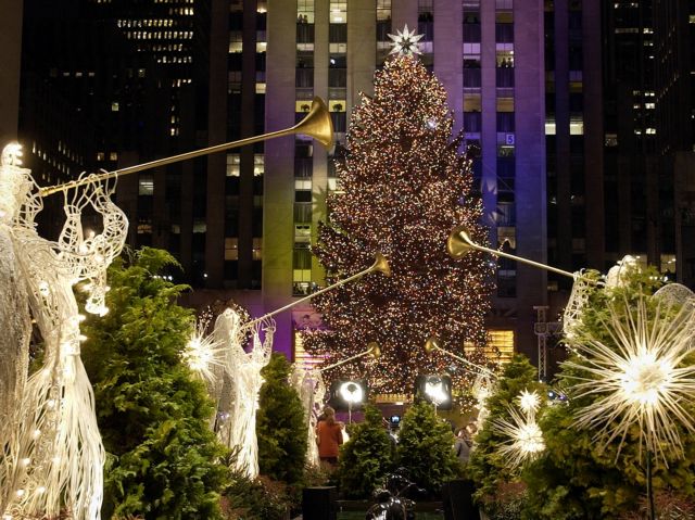ΗΠΑ: Τα χριστουγεννιάτικα φωτάκια καίνε όσο η Αιθιοπία σε ένα χρόνο