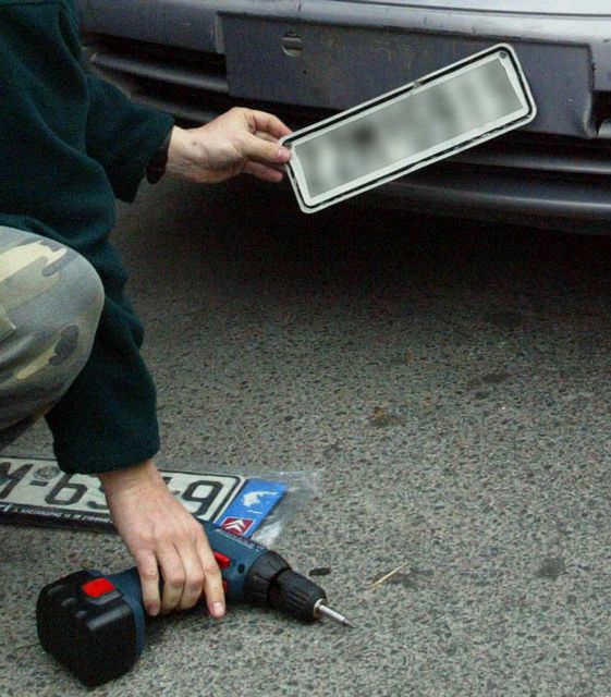 Επιστροφή πινακίδων και αδειών οδήγησης από το Σάββατο