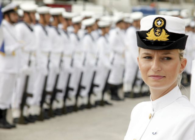 Σχέδιο για τη στράτευση γυναικών έχει ο Πάνος Καμμένος