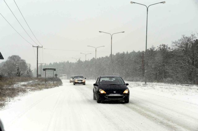 Κακοκαιρία: Πού χρειάζονται αλυσίδες, πού έκλεισαν τα πορθμεία