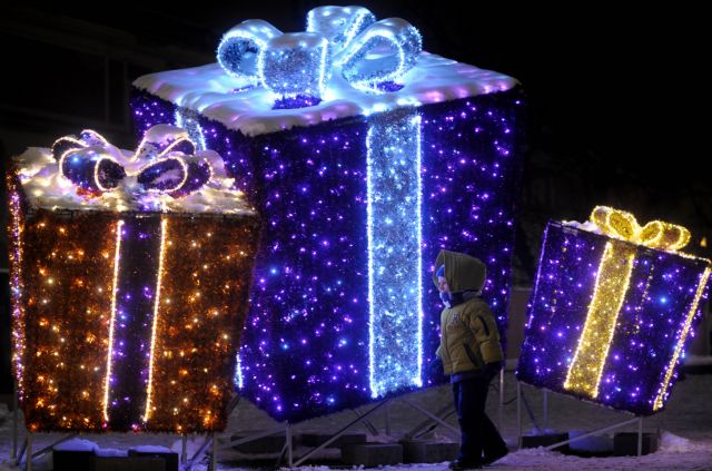 Κλέφτες επέστρεψαν στην αστυνομία κλοπιμαία με ευχές για καλές γιορτές