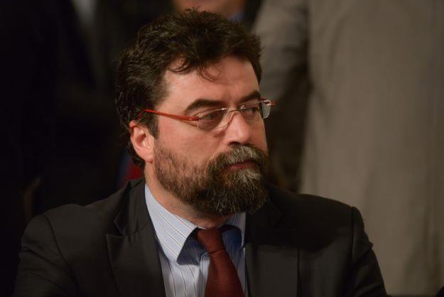 Ξυλοδαρμός του βουλευτή Βασίλη Οικονόμου στα Εξάρχεια