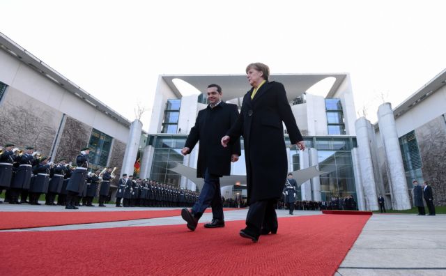 Βερολίνο: Ούτε διαψεύδει ούτε επιβεβαιώνει το «ακυβέρνητο καράβι»