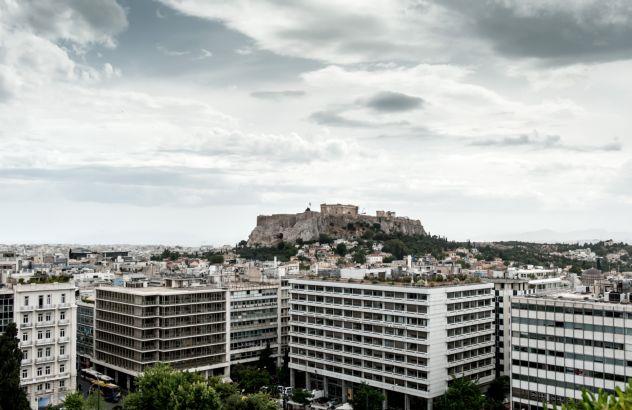 Υπό την απειλή νέων μέτρων για το «κλείσιμο» του δημοσιονομικού κενού