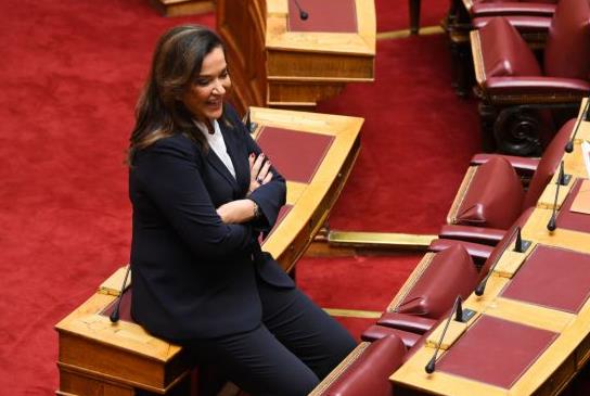 H Nτόρα έχει χιούμορ και προσφέρει… σσσσσοκολατάκια για τις γιορτές