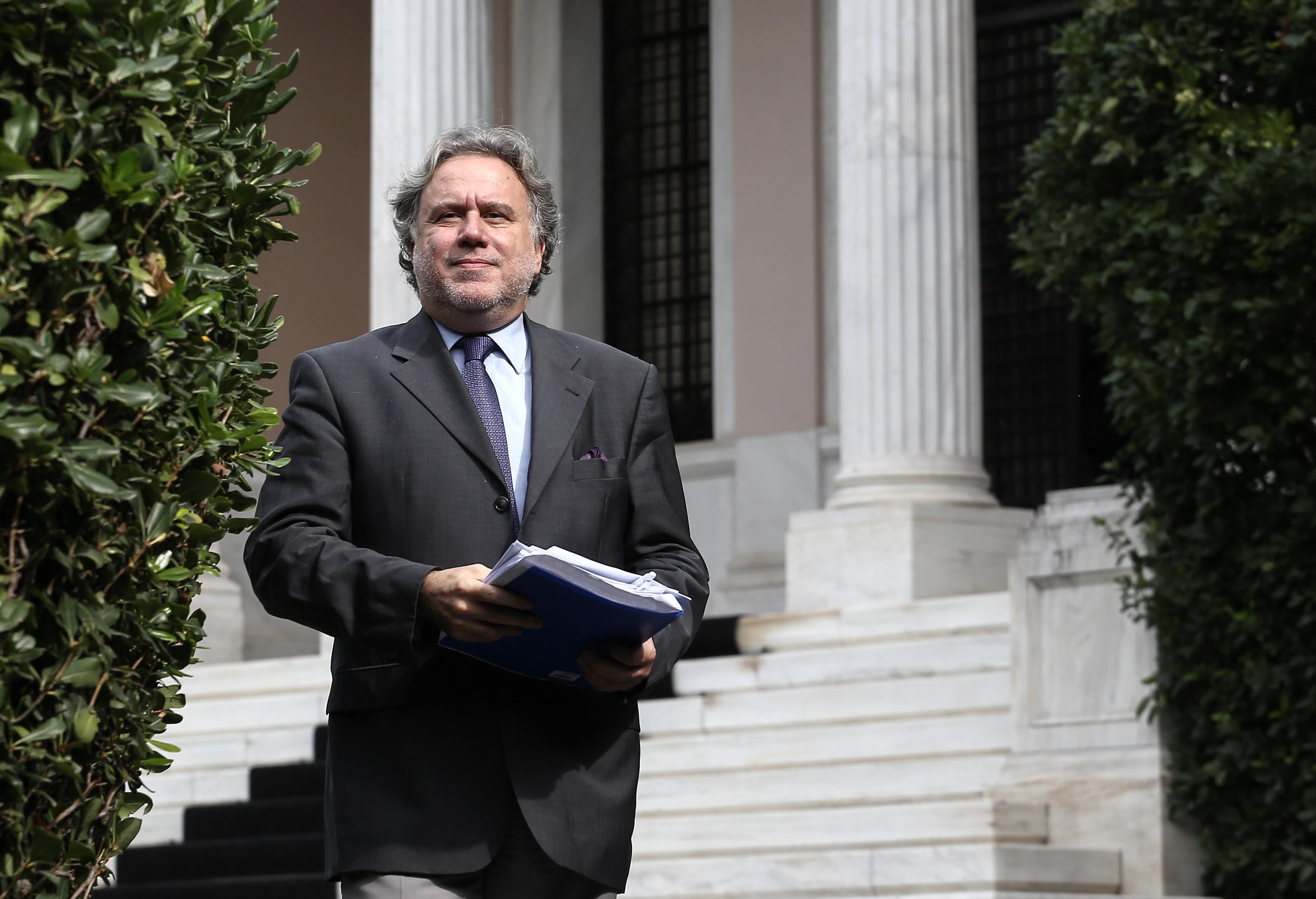 Βαθύ «μαχαίρι» στις συντάξεις ζητούν οι δανειστές