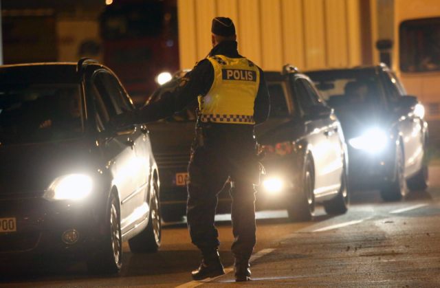 Επεκτείνει η Σουηδία τους ελέγχους στα σύνορα λόγω προσφυγικού