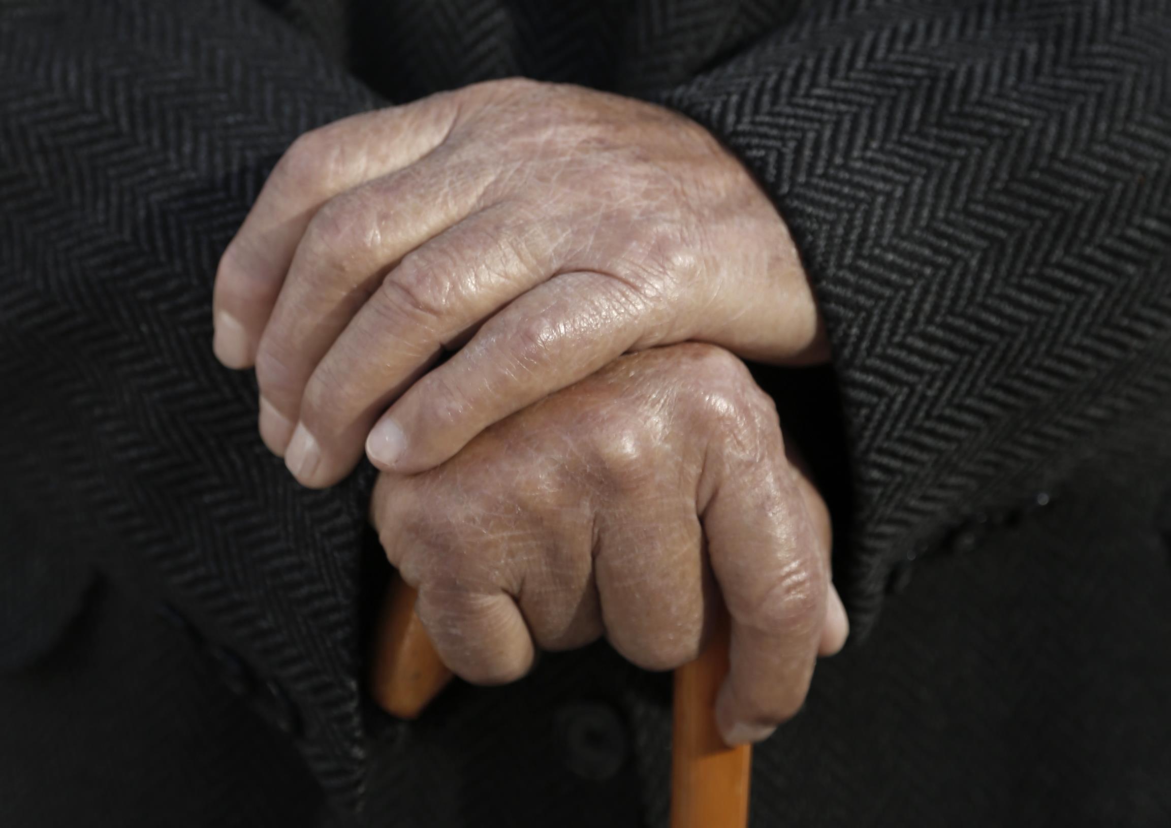 Με τη «σύνταξη του παππού» ζει ένα στα δύο νοικοκυριά