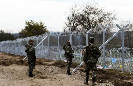 Ομαδικά πυρά από την Αντιπολίτευση για τους χειρισμούς στο προσφυγικό