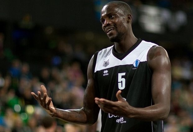 Ο προπονητής της Λαμποράλ ανακοίνωσε τη μεταγραφή του Τζέιμς στον Ολυμπιακό