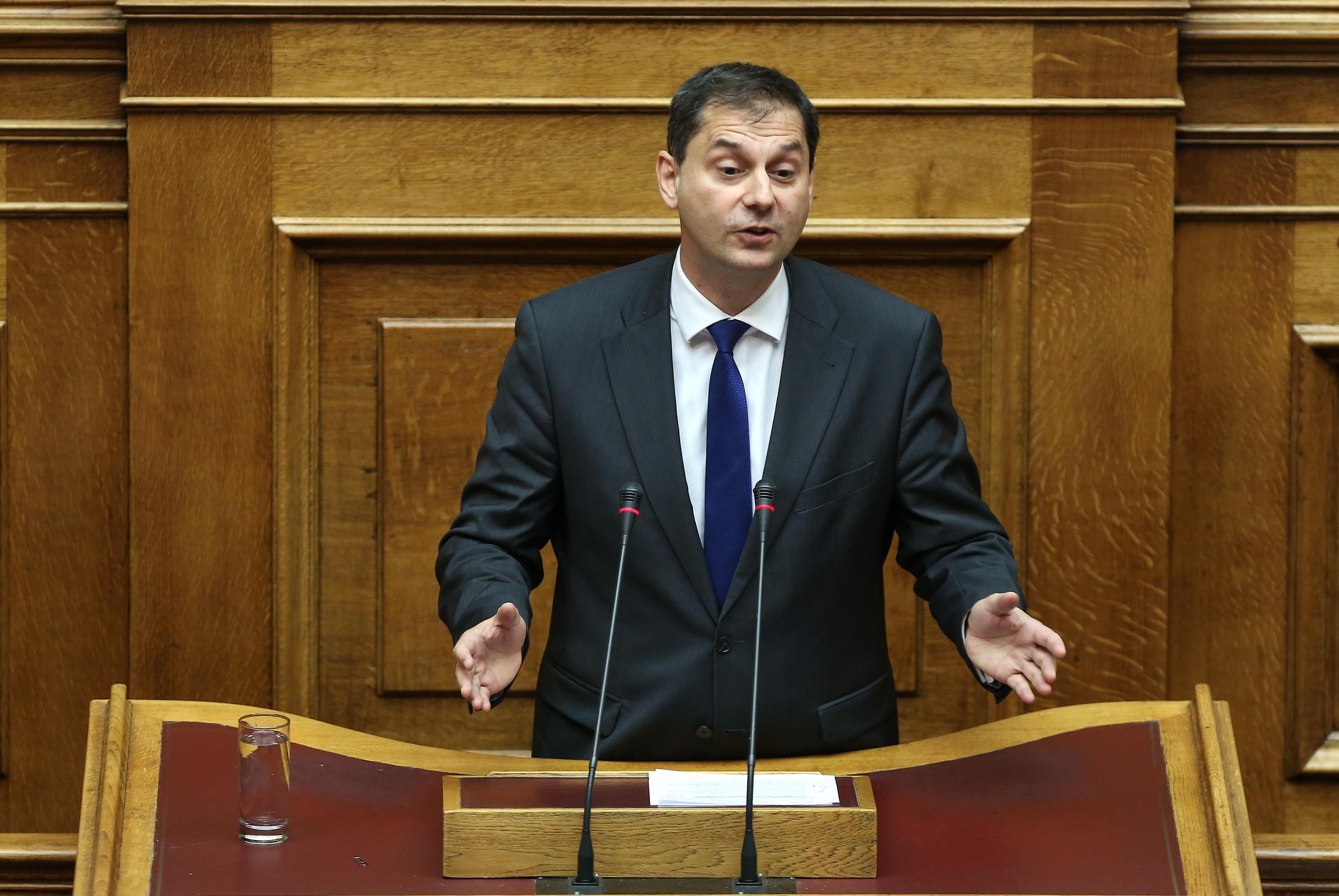 Θεοχάρης προς κυβέρνηση: Κόβετε συντάξεις, αλλά κάνετε απευθείας αναθέσεις εκατομμυρίων