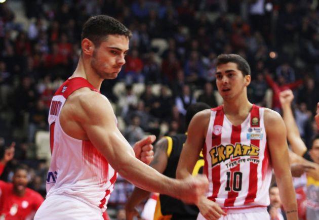 Ρεκόρ και νίκη για Ολυμπιακό, 2η σερί ήττα η ΑΕΚ