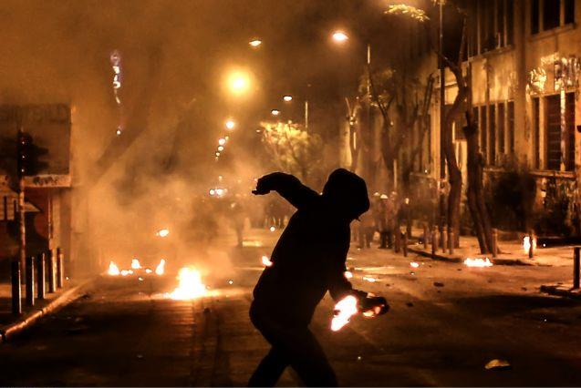 Κακουργήματα αντιμετωπίζουν οκτώ από τους συλληφθέντες στα επεισόδια