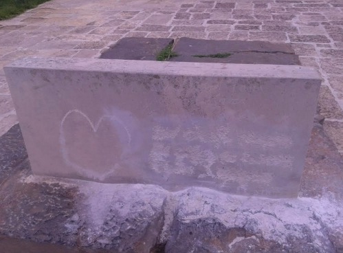 Ηράκλειο: Βεβήλωσαν τον τάφο του Καζαντζάκη