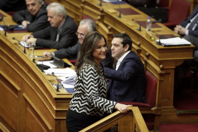 Κόντρα Μπακογιάννη-Τσίπρα για την ανακεφαλαιοποίηση