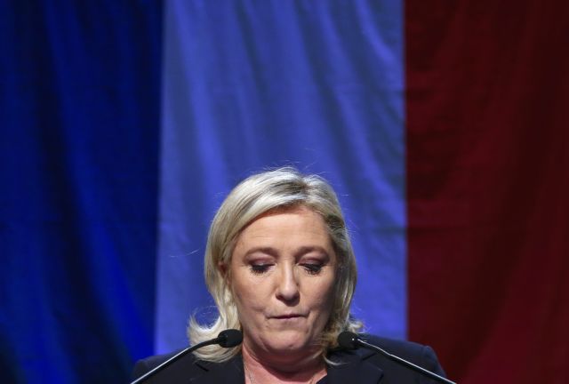 Ανακούφιση και «καμπανάκι» από τον ξένο Τύπο για τις κάλπες στη Γαλλία